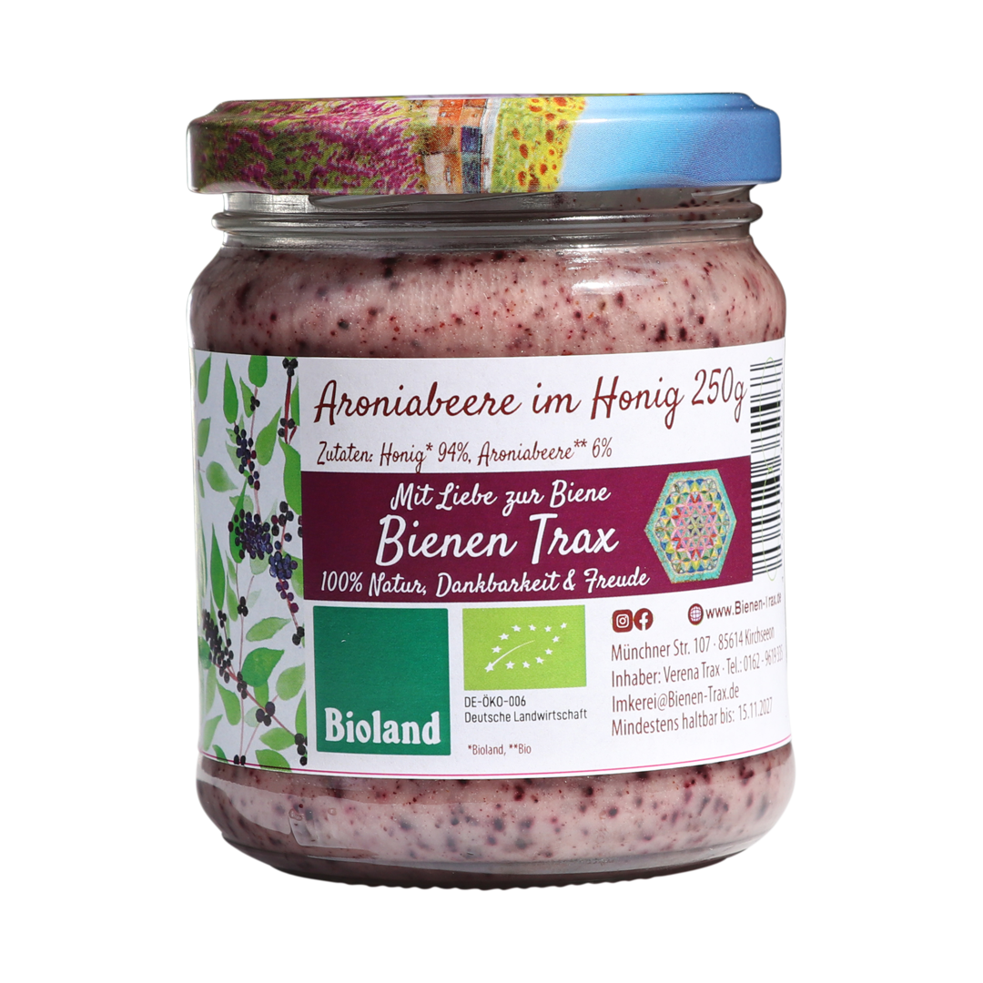 Glas Aroniabeere im Honig 250g von Bienen Trax mit buntem Deckel und Frontetikett